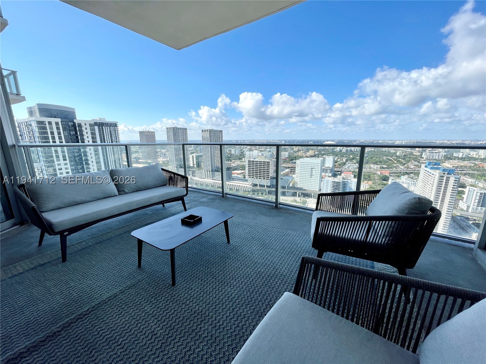 PARAMOUNT WORLDCENTER - Residential