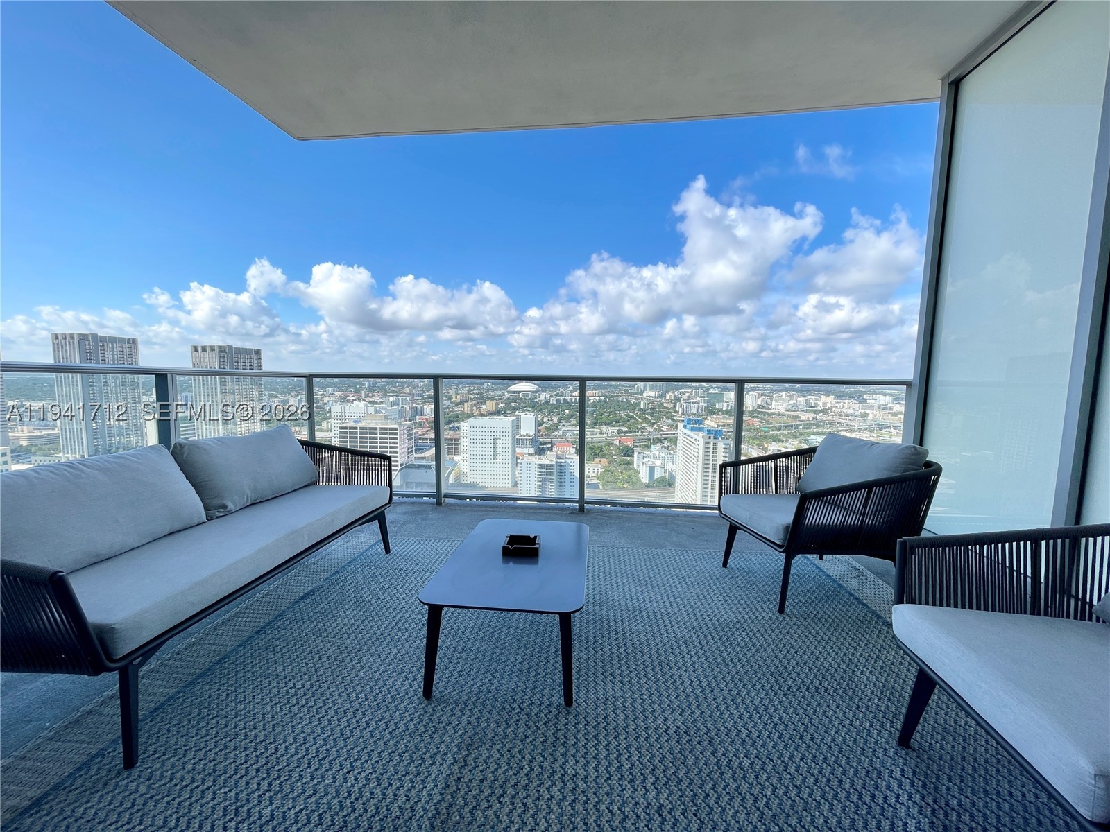 PARAMOUNT WORLDCENTER - Residential