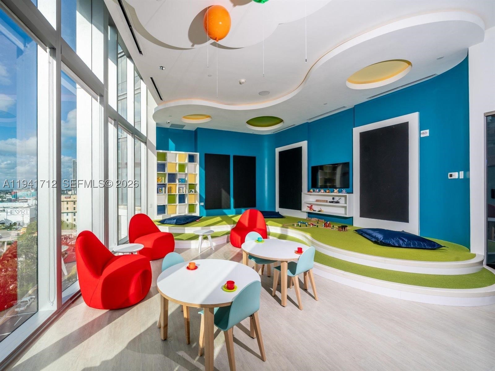 PARAMOUNT WORLDCENTER - Residential