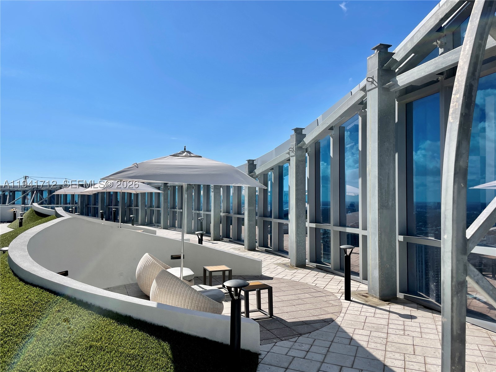 PARAMOUNT WORLDCENTER - Residential
