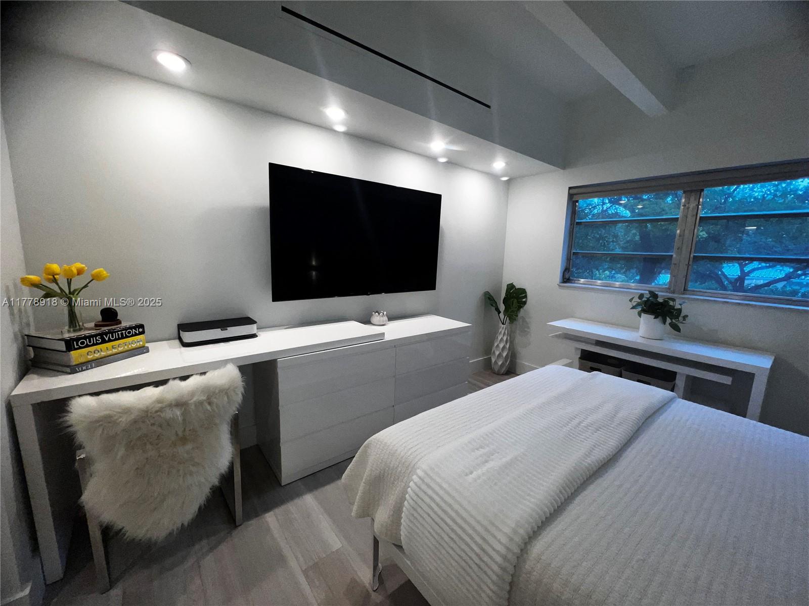 BISCAYNE POINT CONDO - Residential