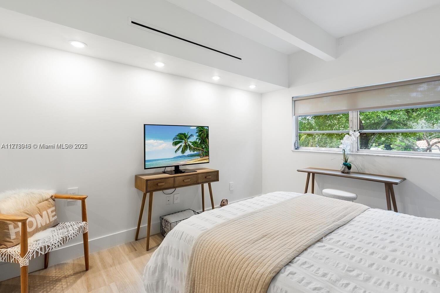 BISCAYNE POINT CONDO - Residential