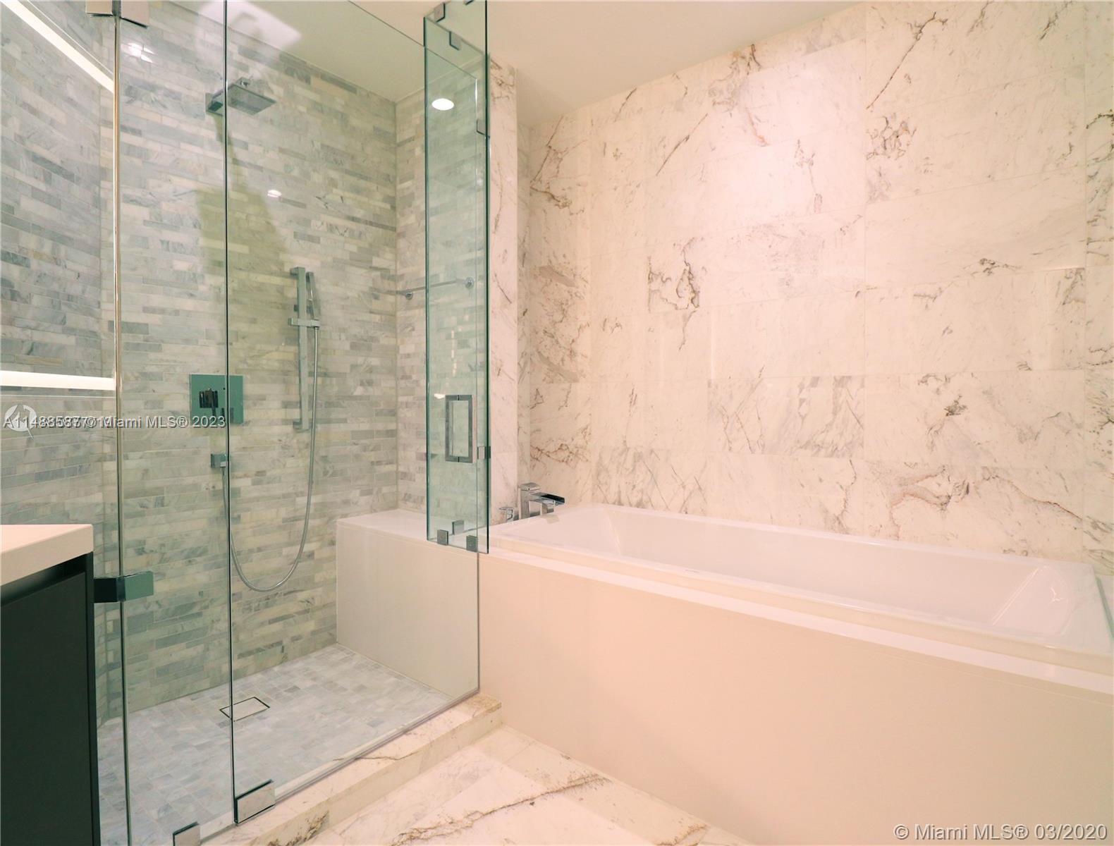 PARAMOUNT MIAMI WORLDCENT - Residential Lease