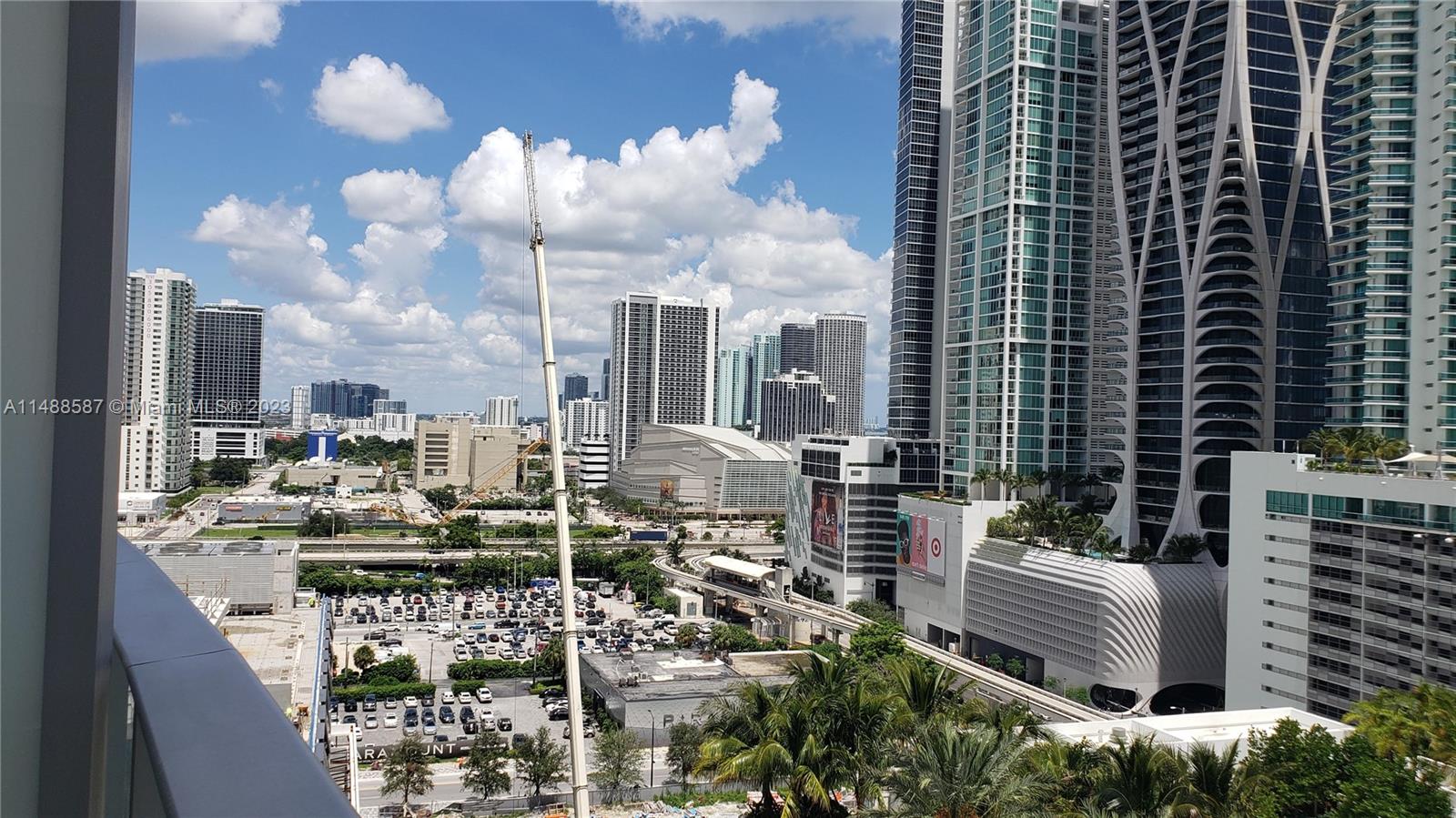 PARAMOUNT MIAMI WORLDCENT - Residential Lease