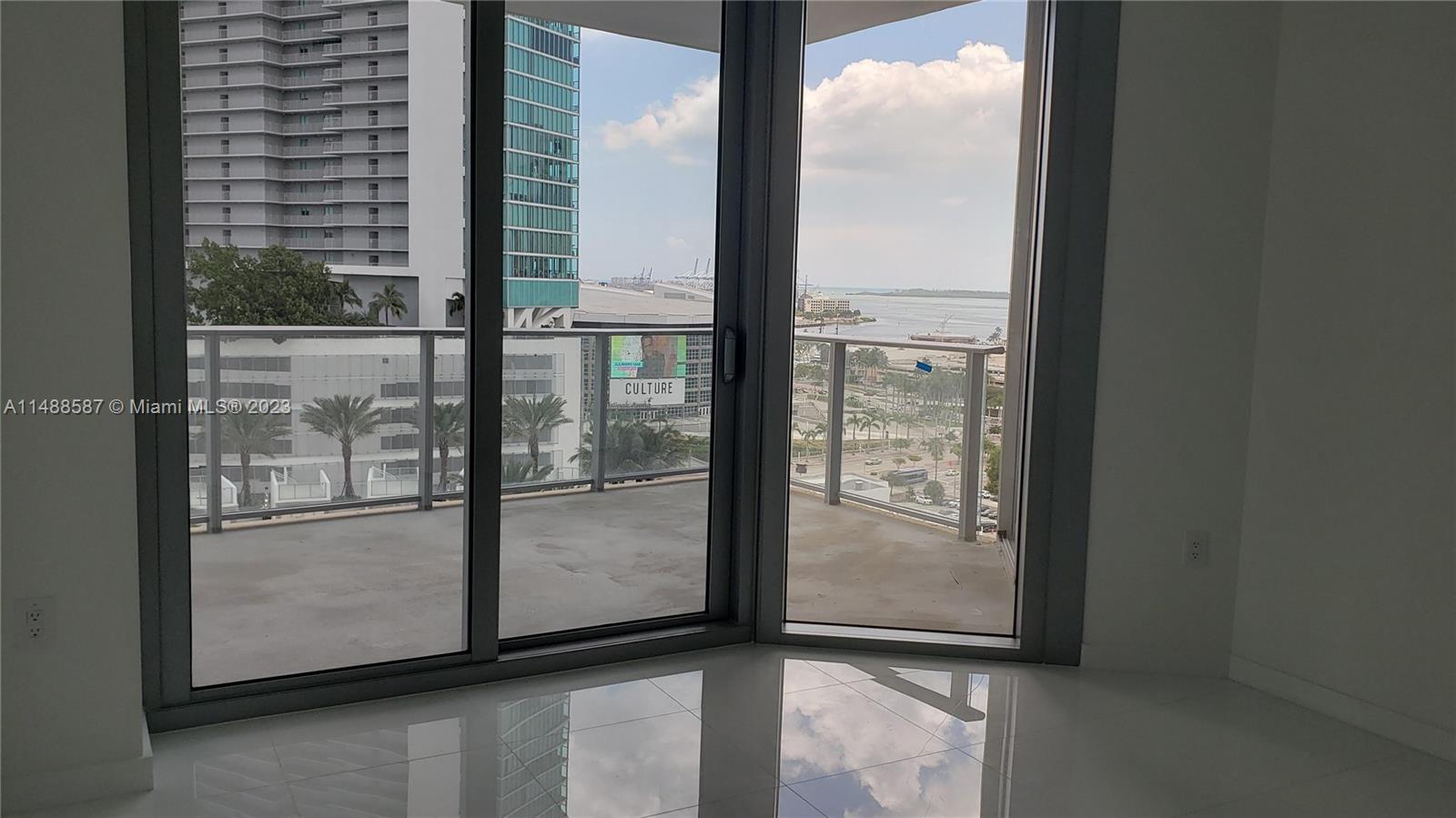 PARAMOUNT MIAMI WORLDCENT - Residential Lease