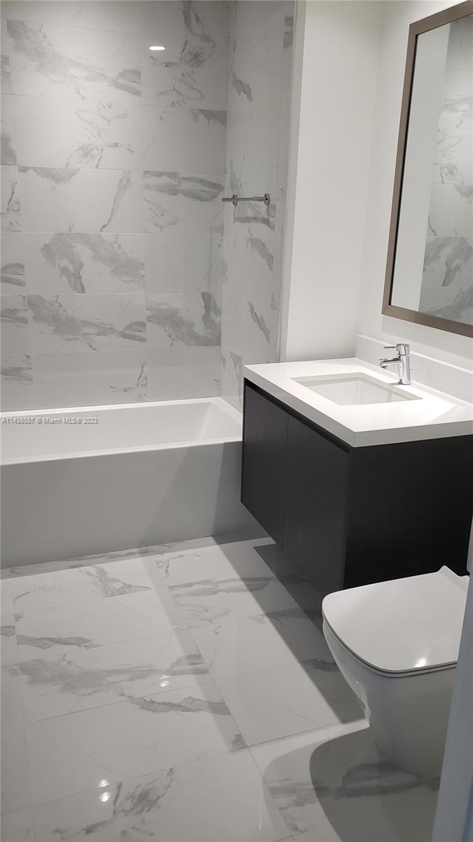 PARAMOUNT MIAMI WORLDCENT - Residential Lease