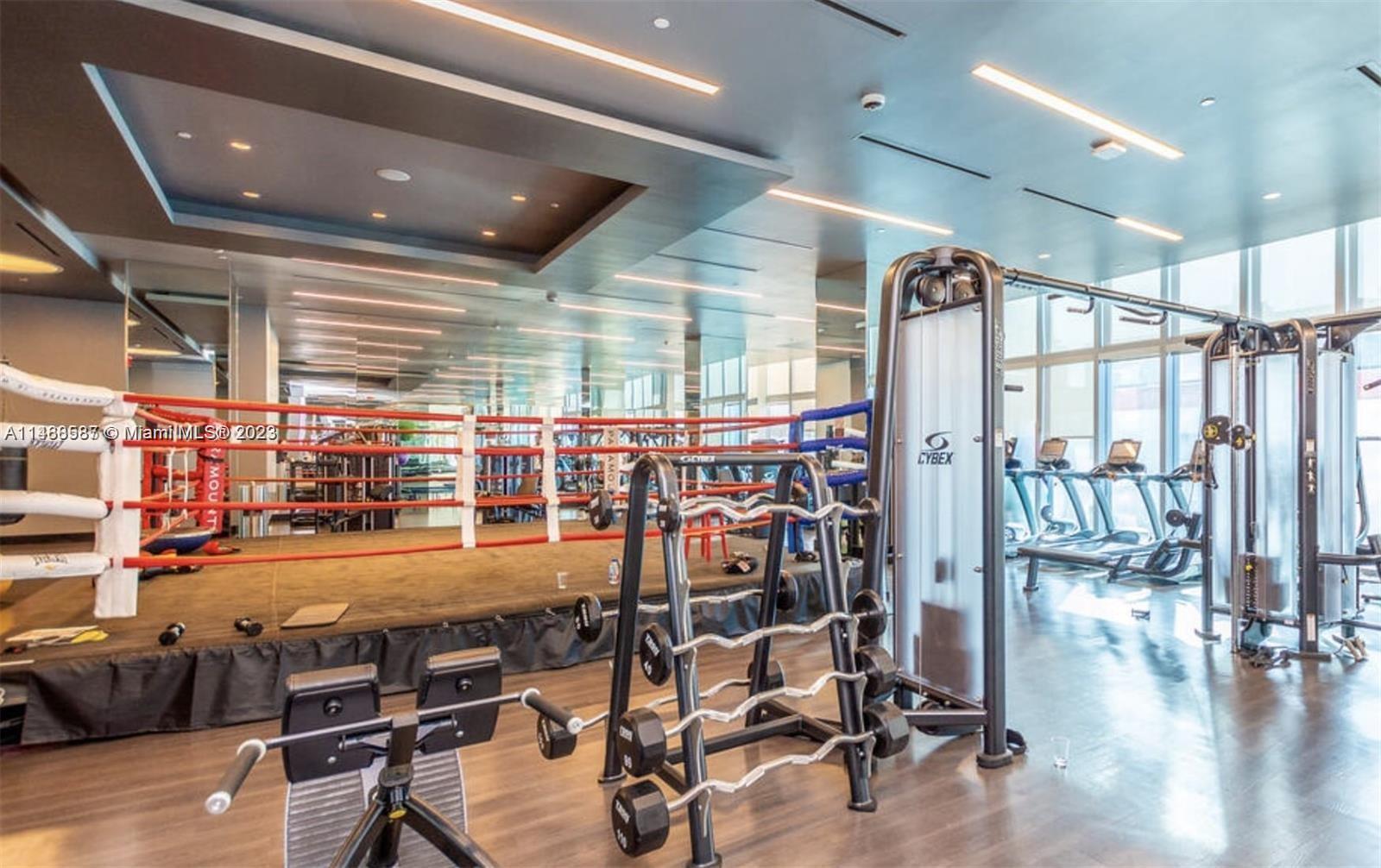 PARAMOUNT MIAMI WORLDCENT - Residential Lease
