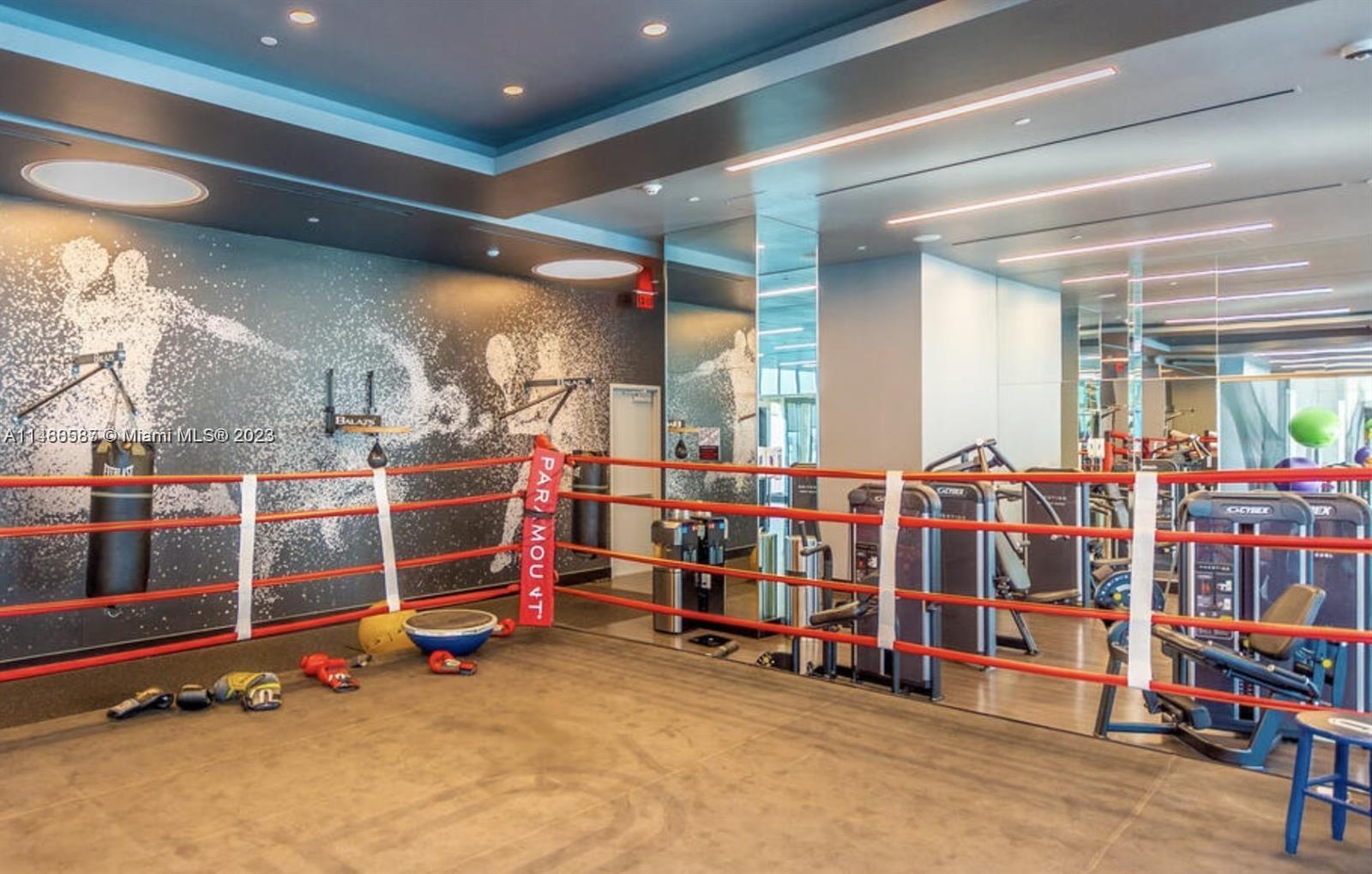 PARAMOUNT MIAMI WORLDCENT - Residential Lease