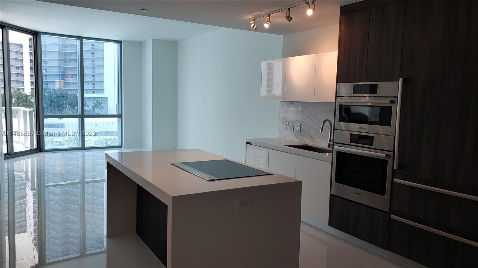 PARAMOUNT MIAMI WORLDCENT - Residential Lease