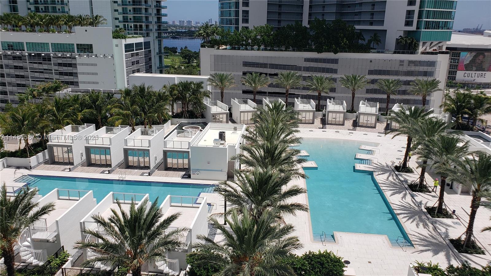 PARAMOUNT MIAMI WORLDCENT - Residential Lease