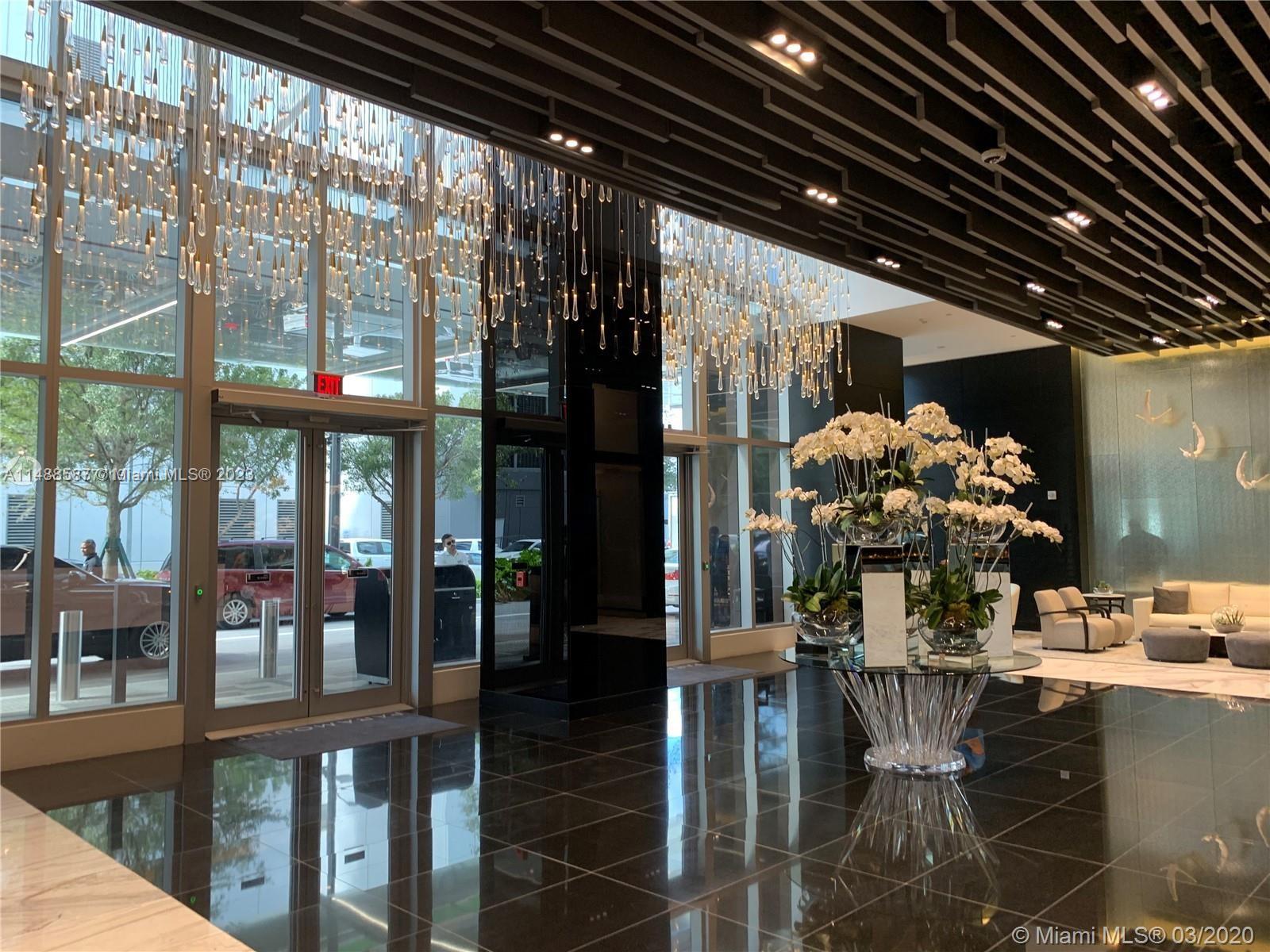 PARAMOUNT MIAMI WORLDCENT - Residential Lease