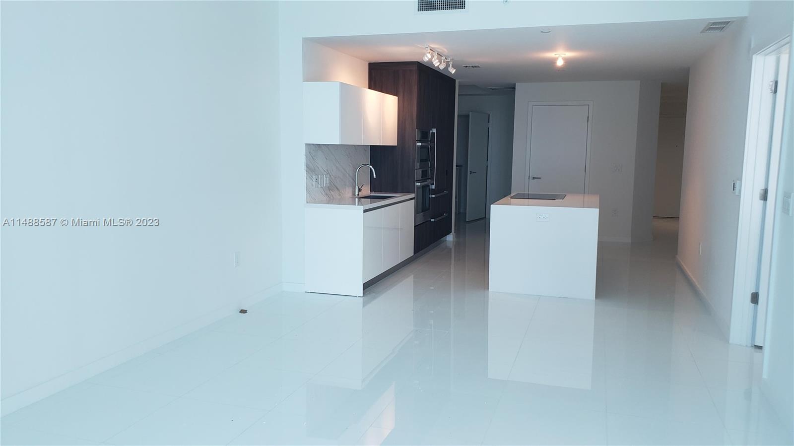 PARAMOUNT MIAMI WORLDCENT - Residential Lease