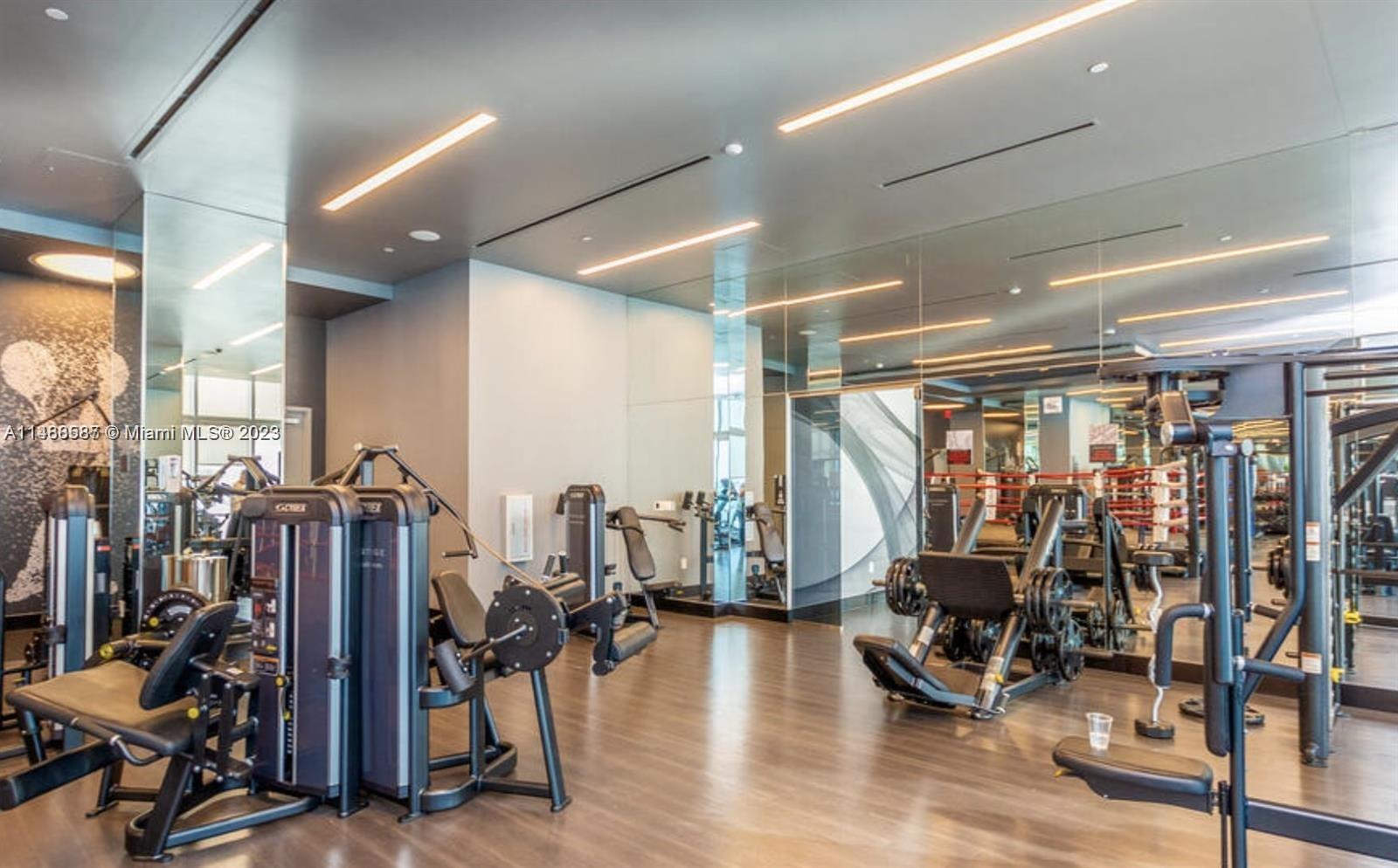 PARAMOUNT MIAMI WORLDCENT - Residential Lease
