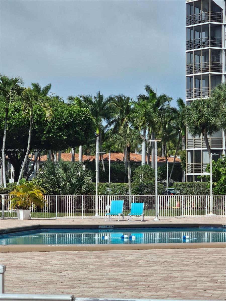 BISCAYA IV CONDO - Residential