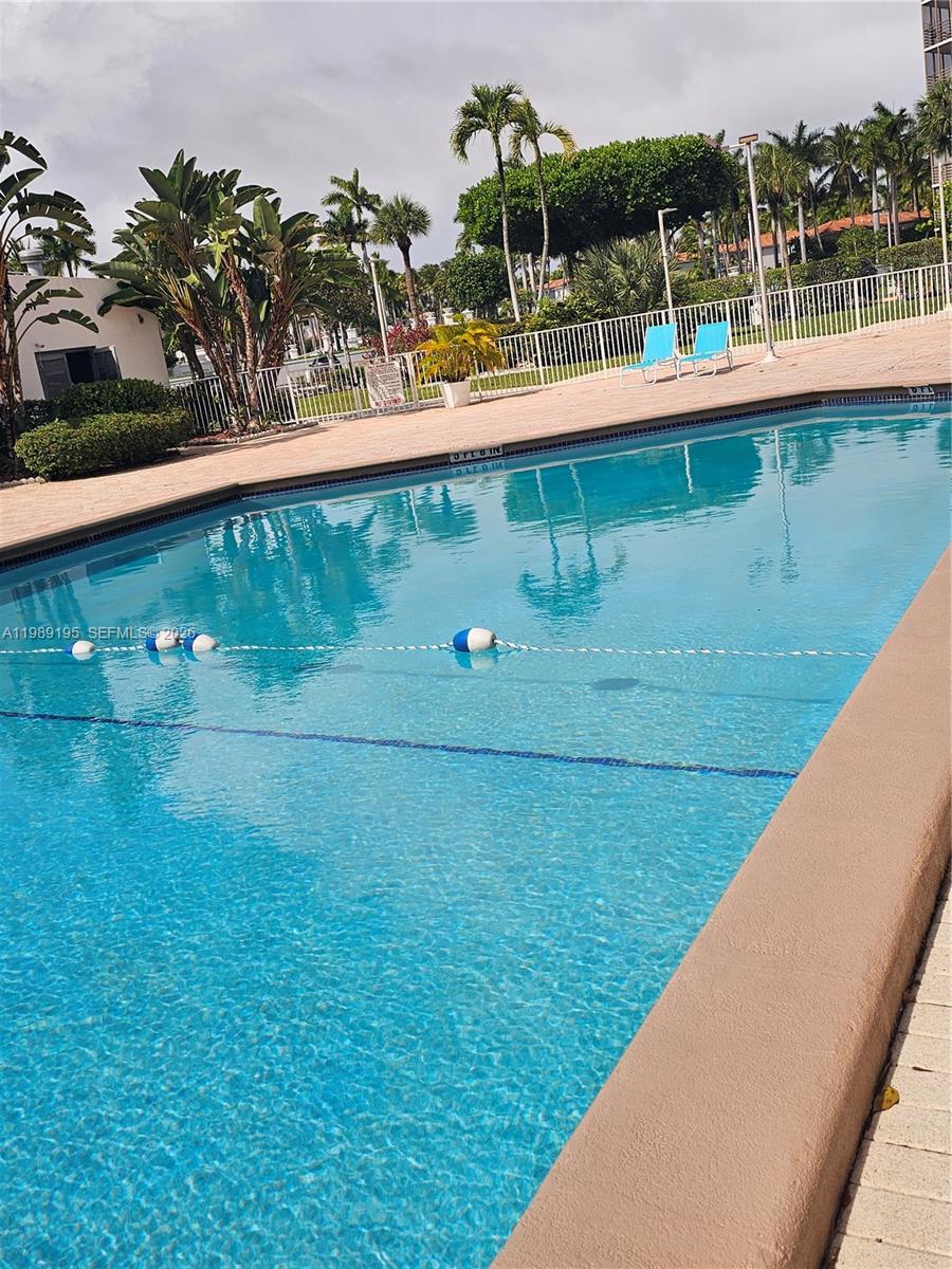 BISCAYA IV CONDO - Residential