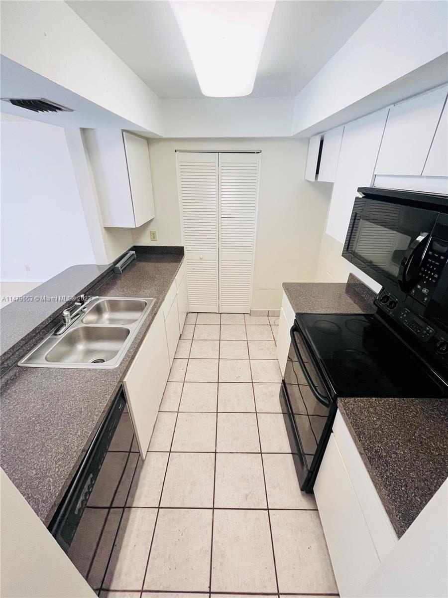 FRENCH QUARTER CONDOMINIU - Residential Lease