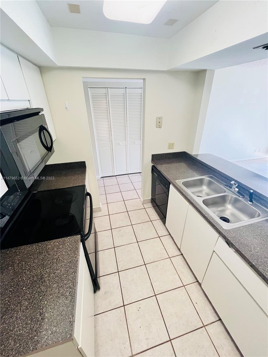 FRENCH QUARTER CONDOMINIU - Residential Lease