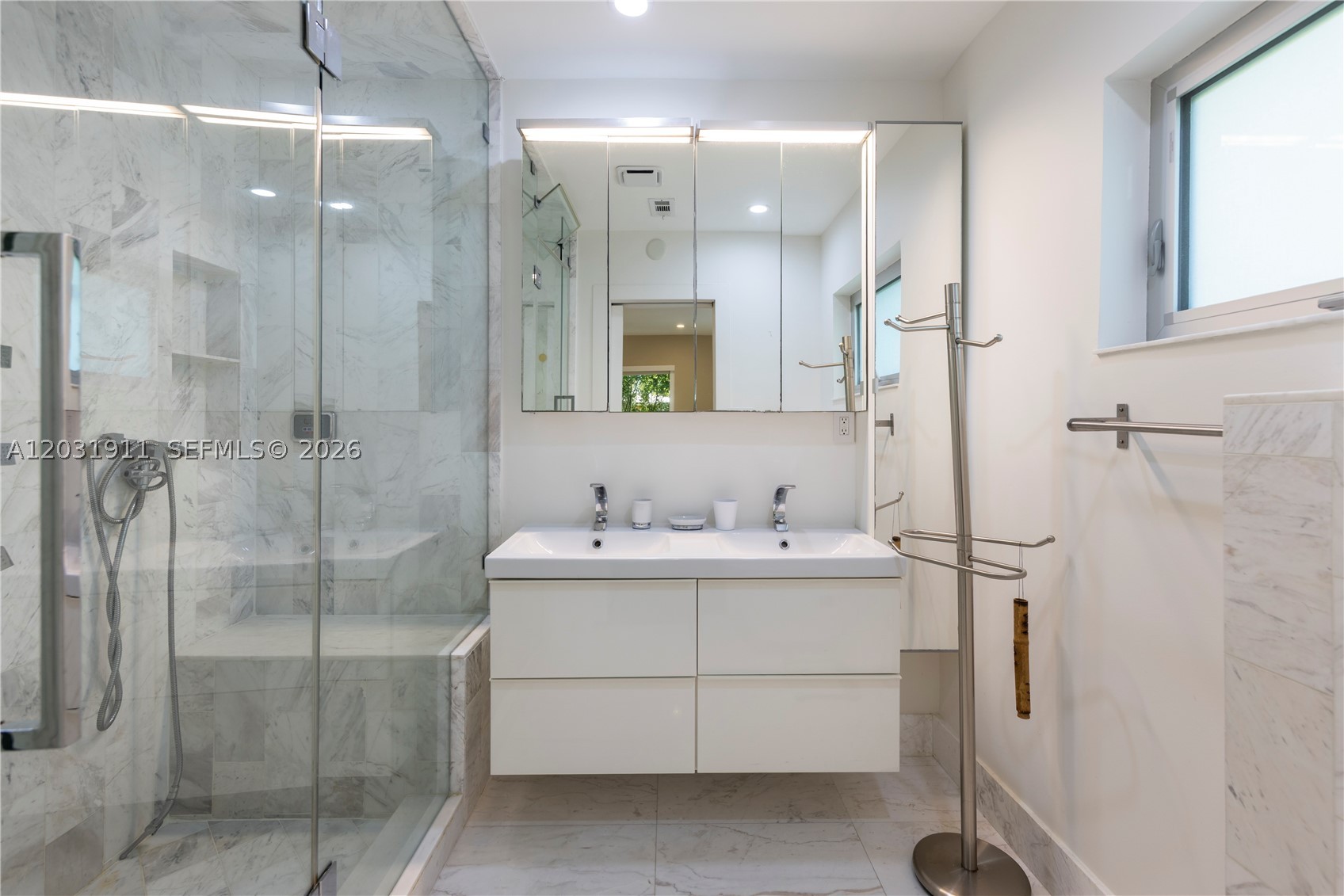PARK PLAZA - Residential Lease
