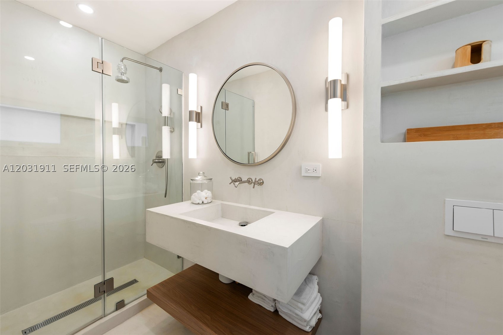 PARK PLAZA - Residential Lease