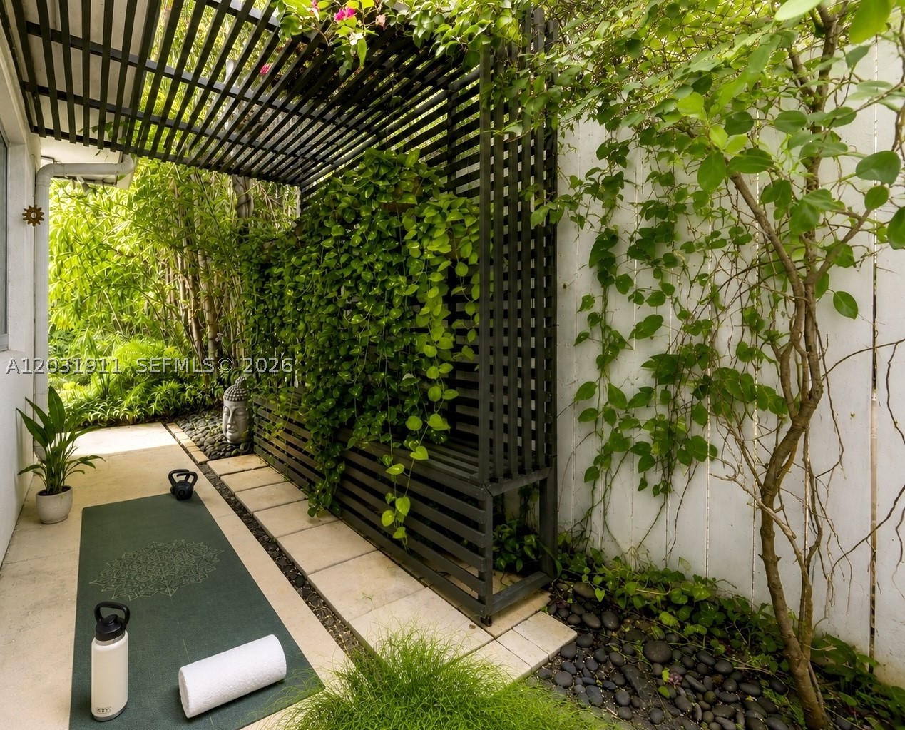 PARK PLAZA - Residential Lease