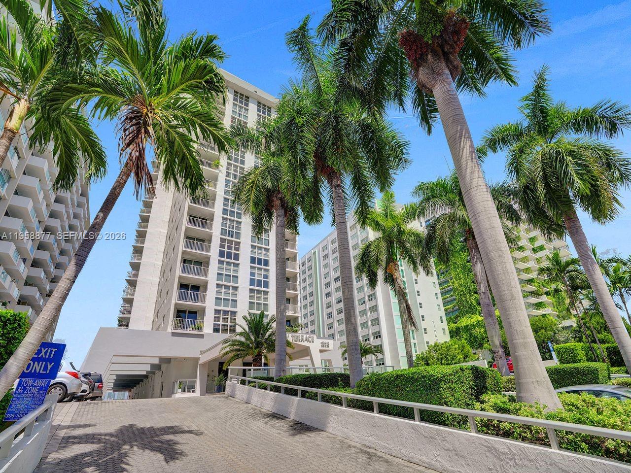 BAYVIEW TERR CONDO - Residential