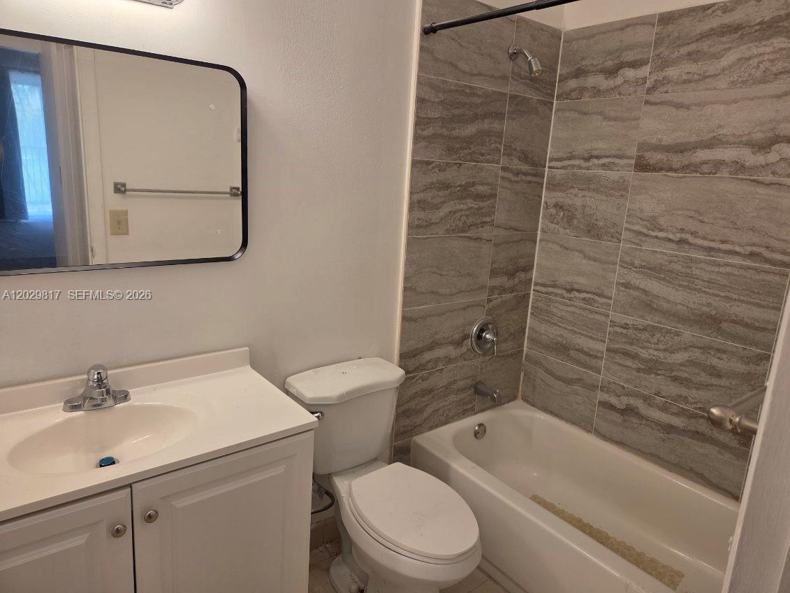LAKESHORE CONDO 11 - Residential Lease