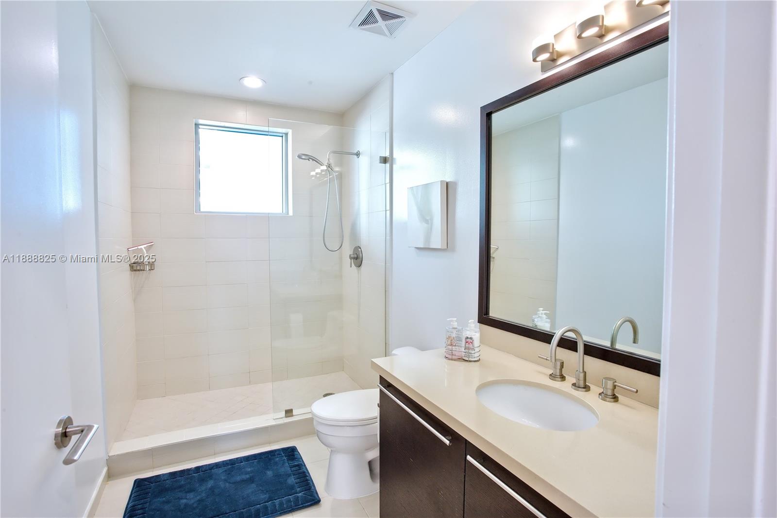 ELOQUENCE ON THE BAY COND - Residential Lease
