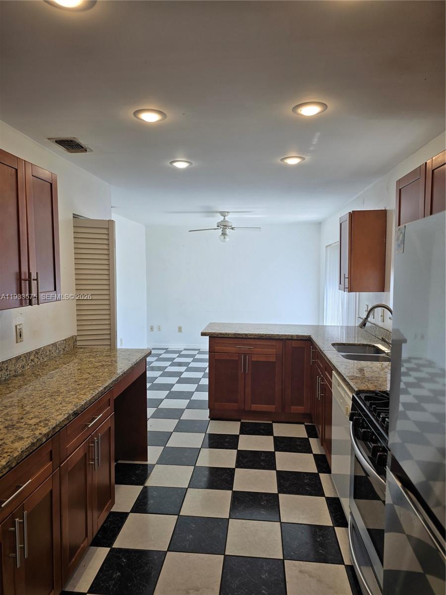 DEERWOOD VILLAS SEC 1 - Residential