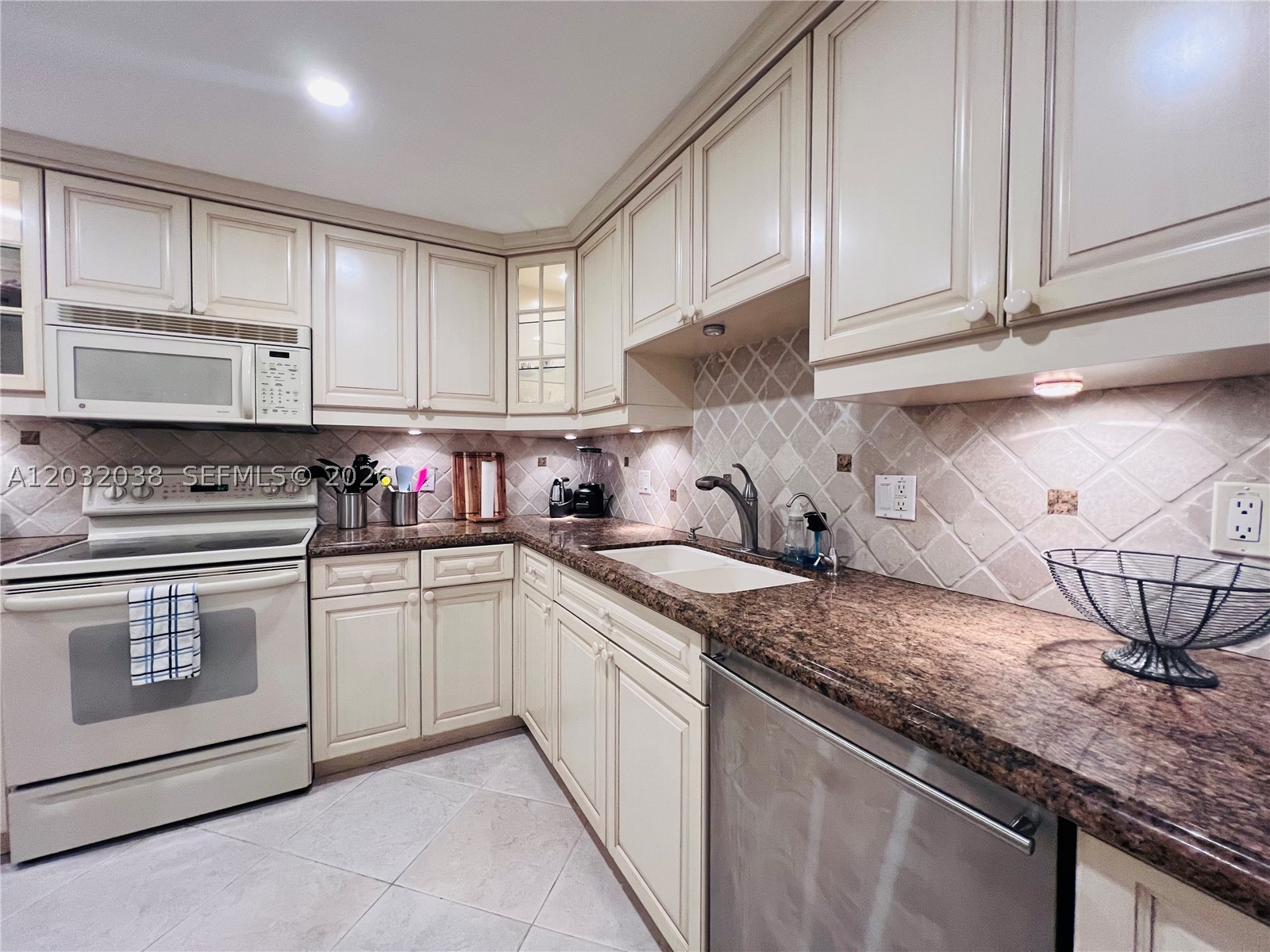 SEA RANCH CLUB B CONDO - Residential Lease