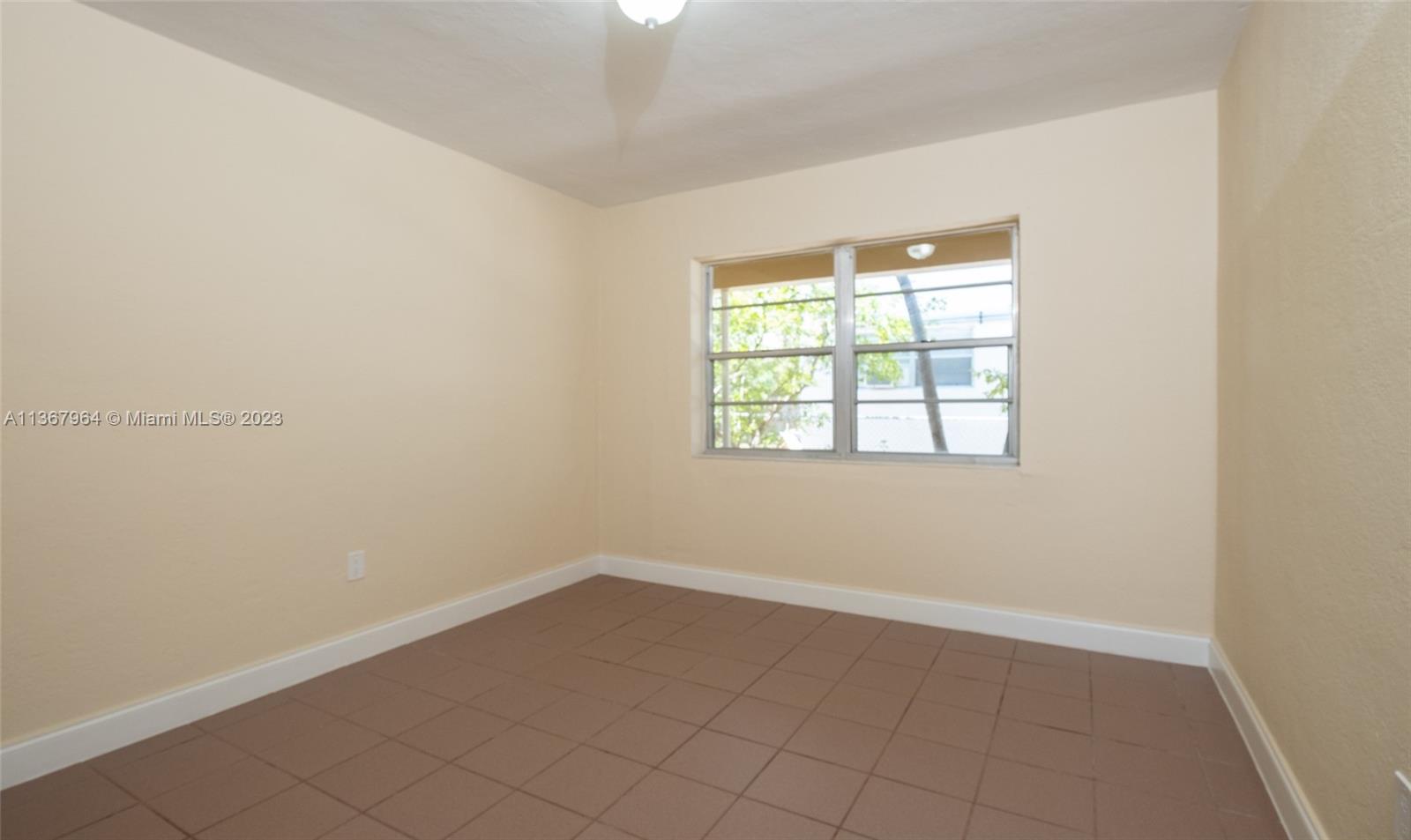 BISCAYNE BCH SUB - Residential Lease