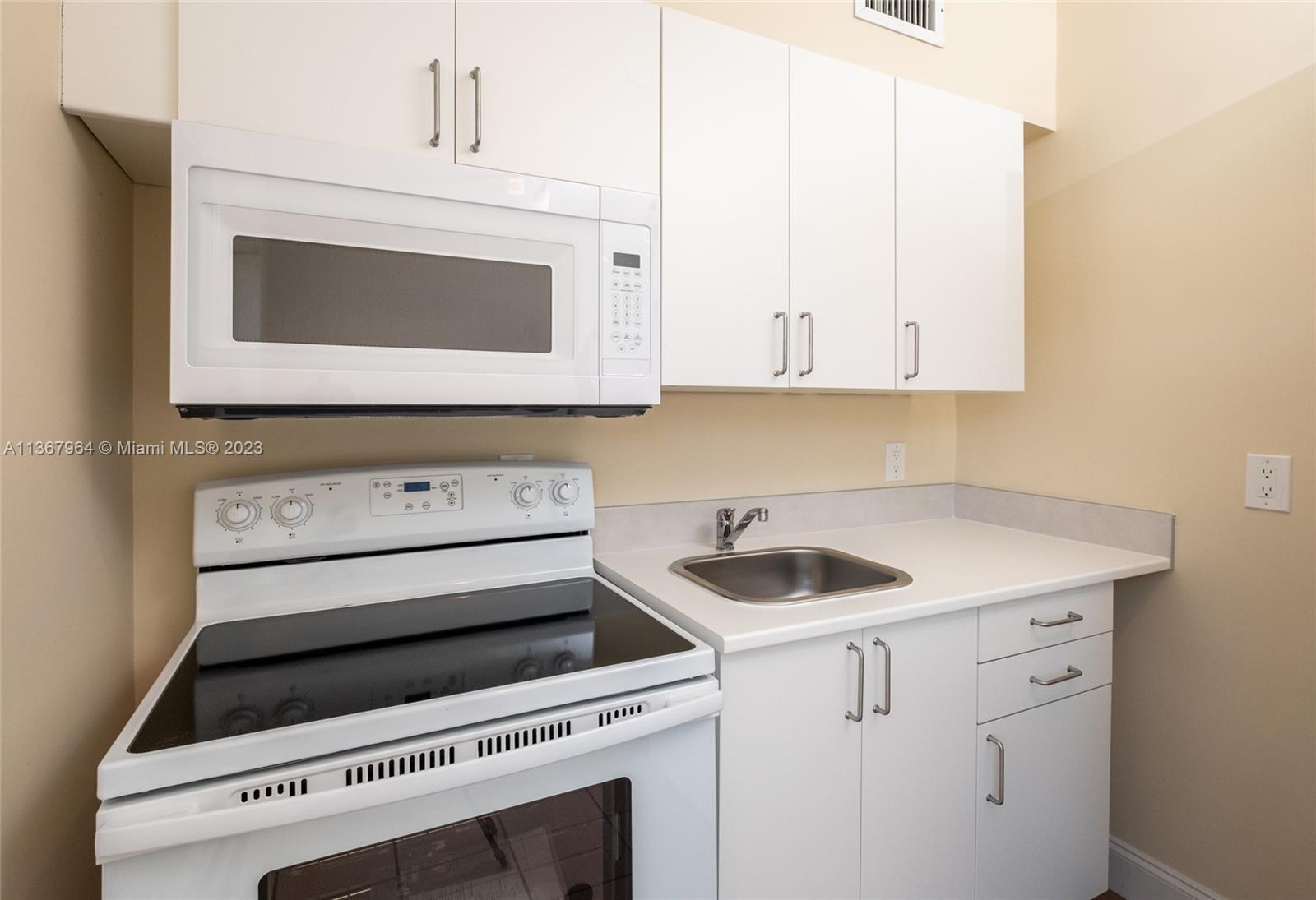 BISCAYNE BCH SUB - Residential Lease