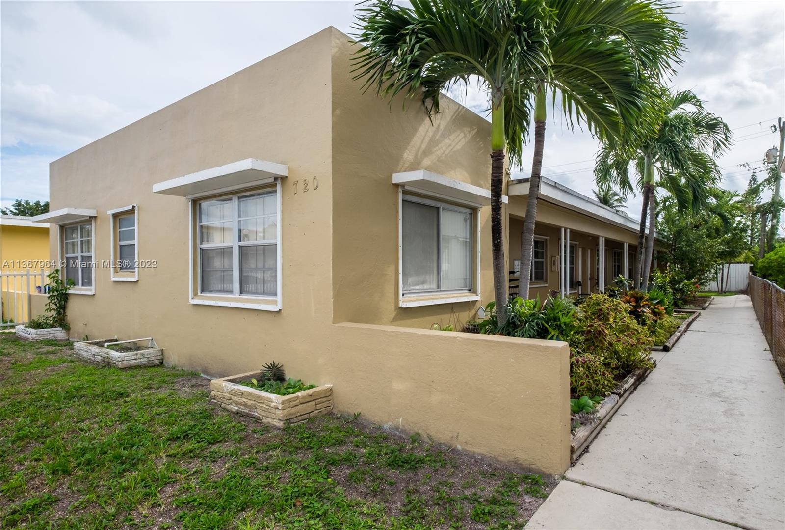 BISCAYNE BCH SUB - Residential Lease