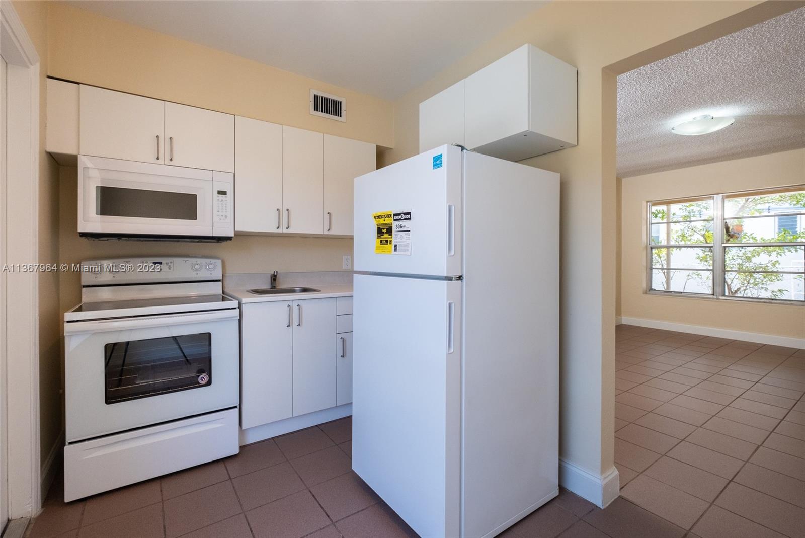 BISCAYNE BCH SUB - Residential Lease