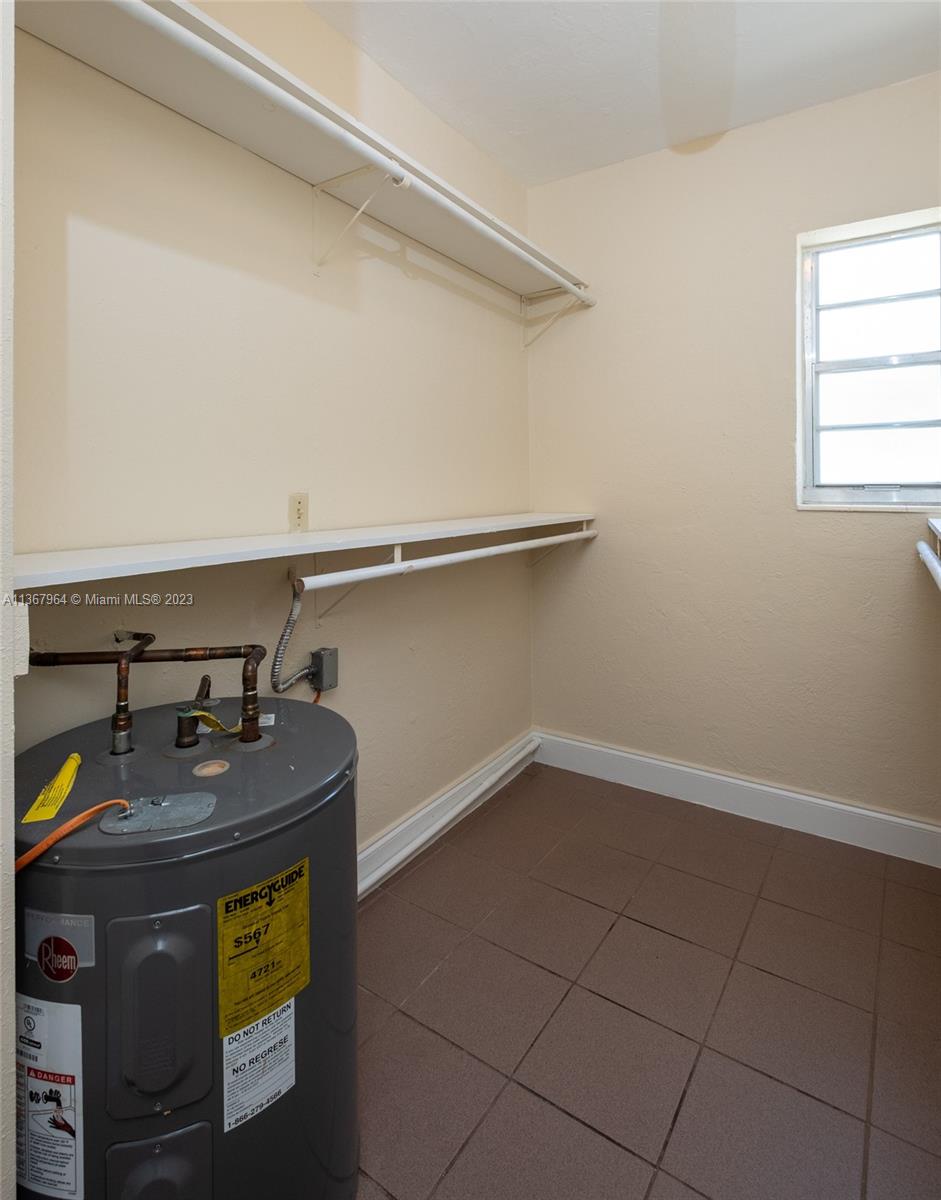 BISCAYNE BCH SUB - Residential Lease