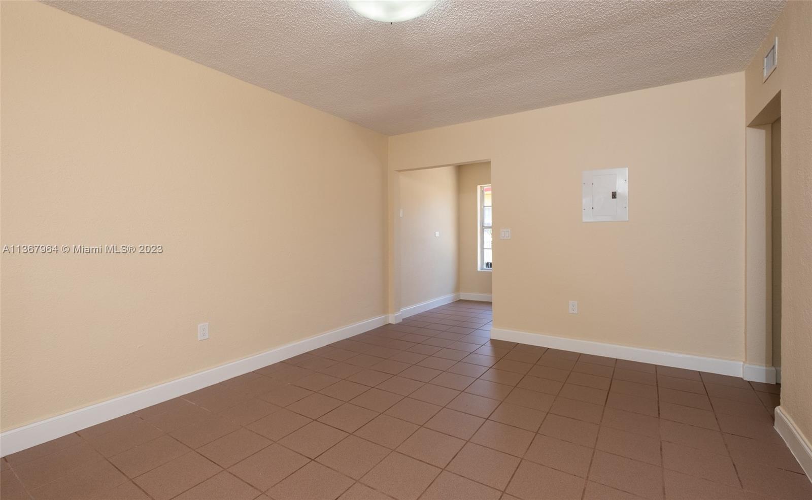 BISCAYNE BCH SUB - Residential Lease