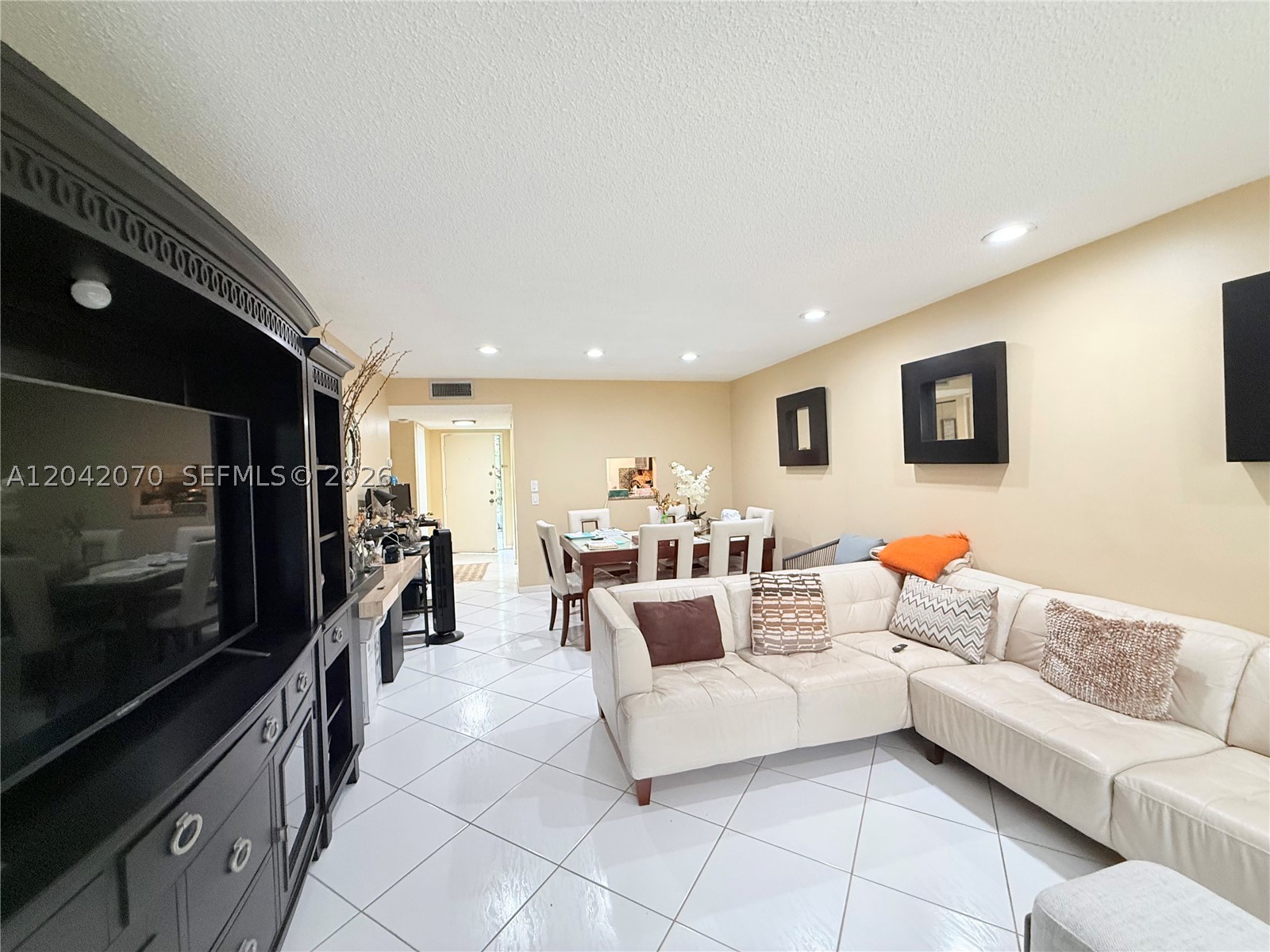 JACARANDA VILLAS NO 2 CON - Residential