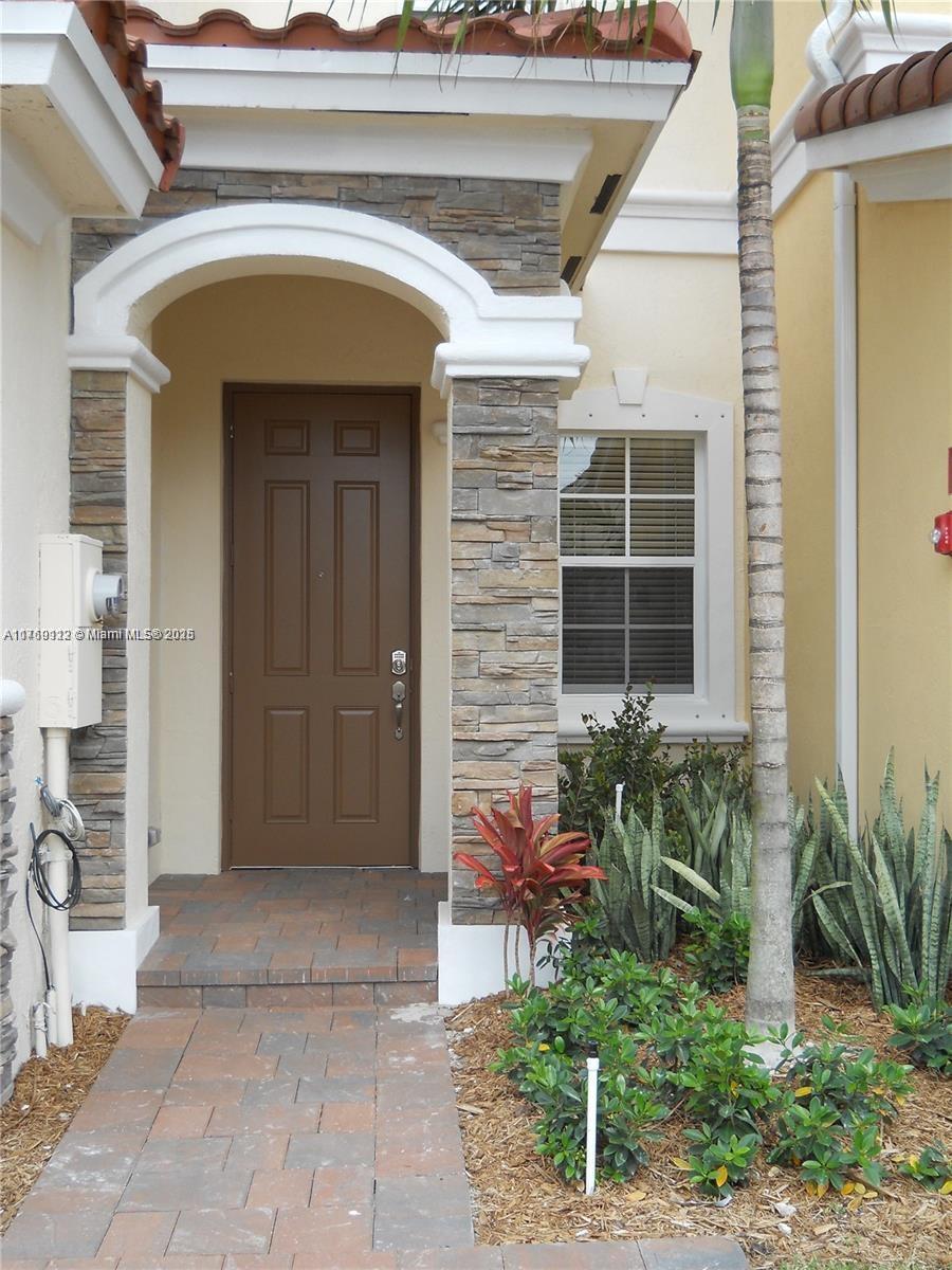 EMERALD CREEK TOWNHOMES - Residential Lease