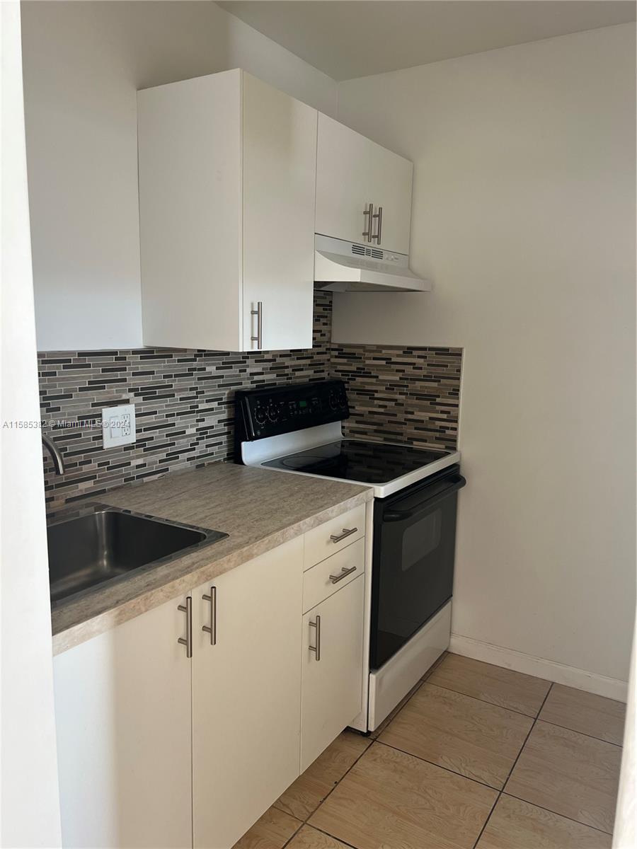 ENVOY APARTMENTS CONDOMIN - Residential Lease