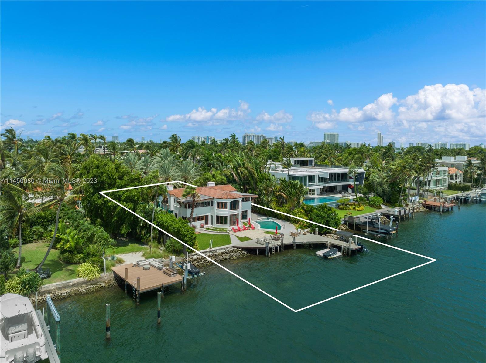 HIBISCUS ISLAND - Land