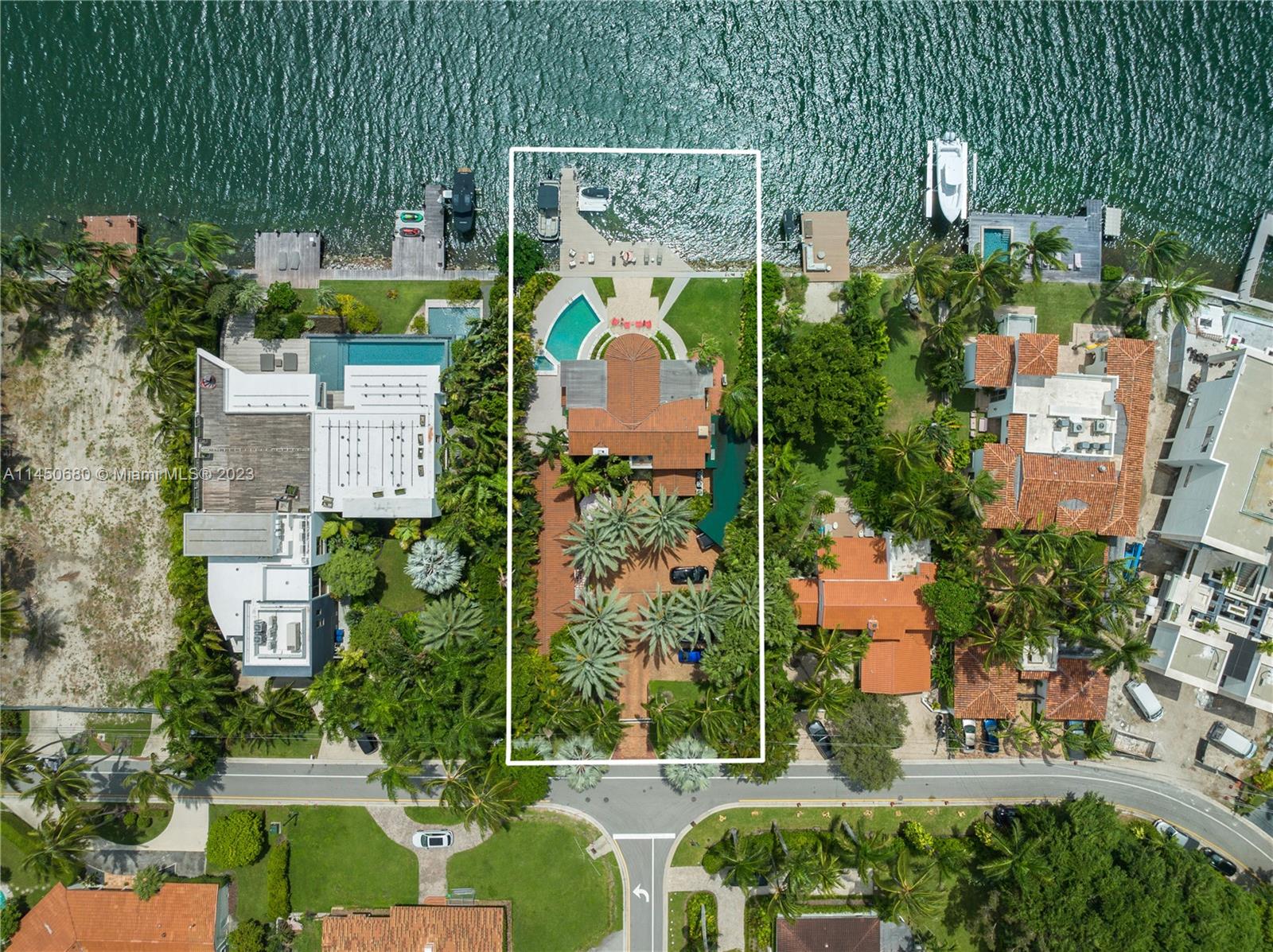 HIBISCUS ISLAND - Land