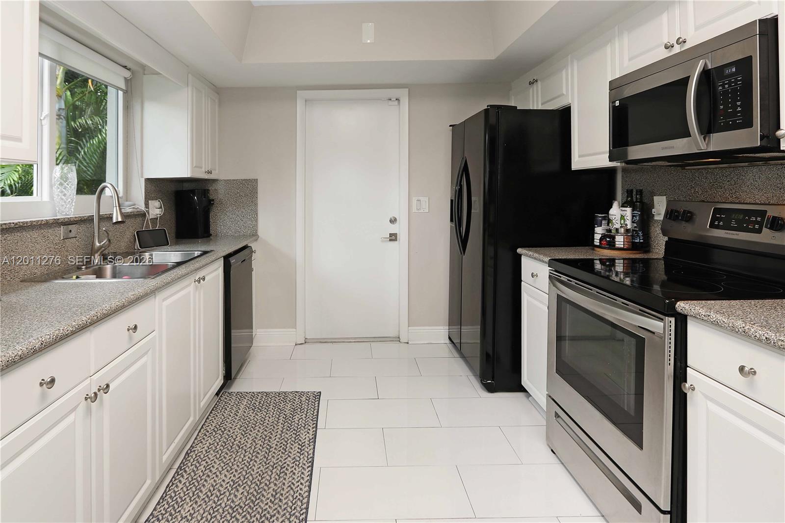 HOLLYWOOD LAKES SECTION - Residential