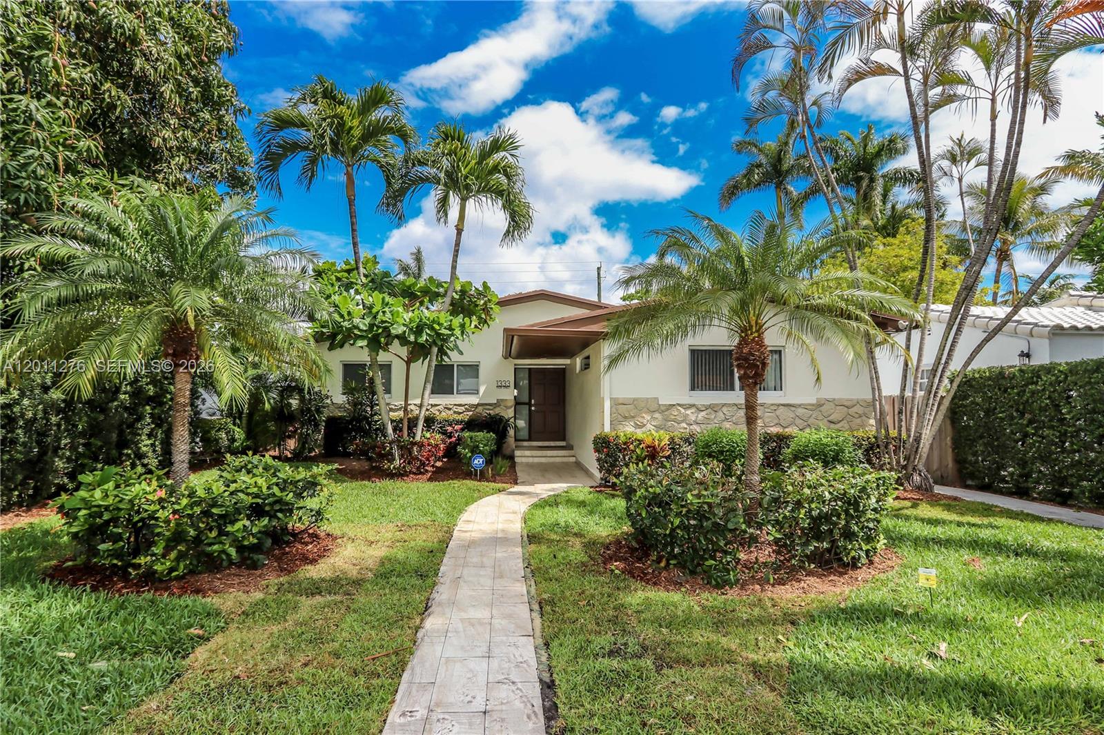 HOLLYWOOD LAKES SECTION - Residential