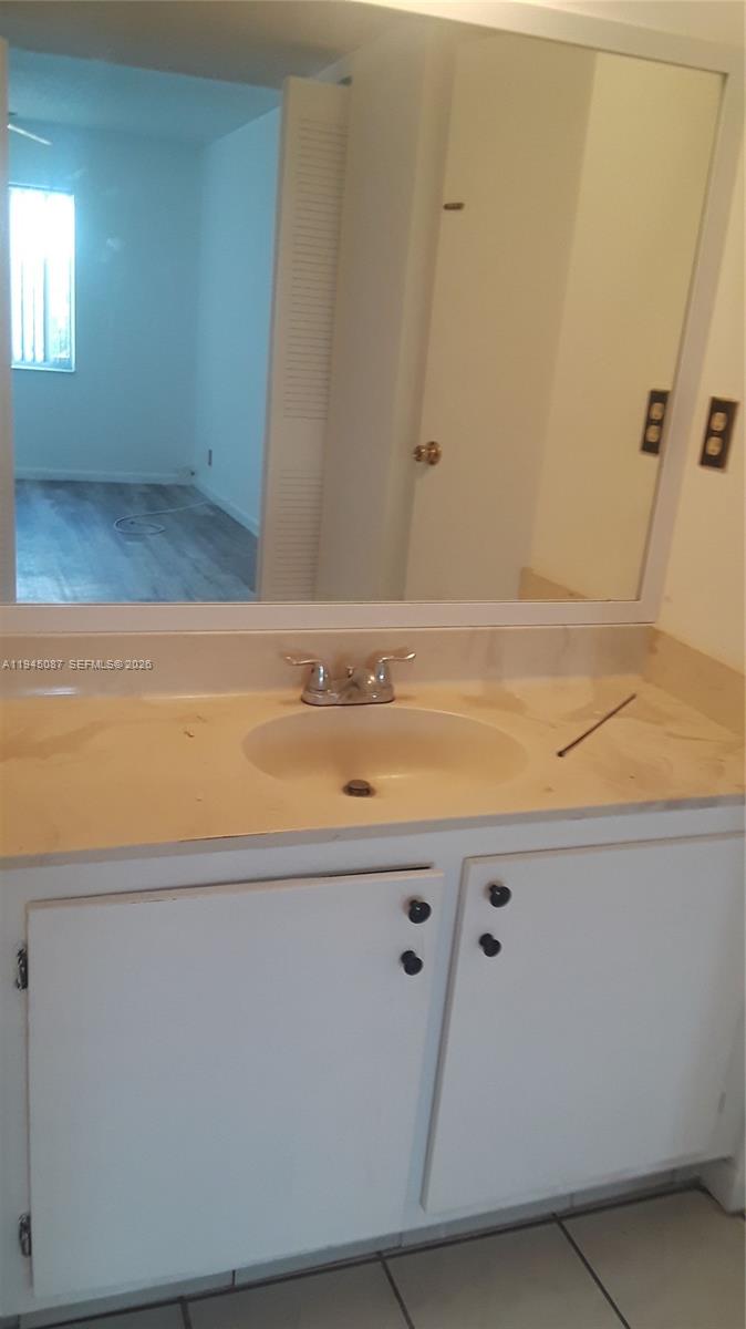 HERITAGE CIRCLE CONDO - Residential