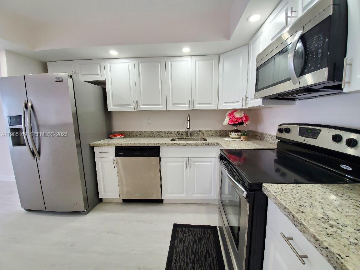 DEL PRADO CONDO - Residential Lease