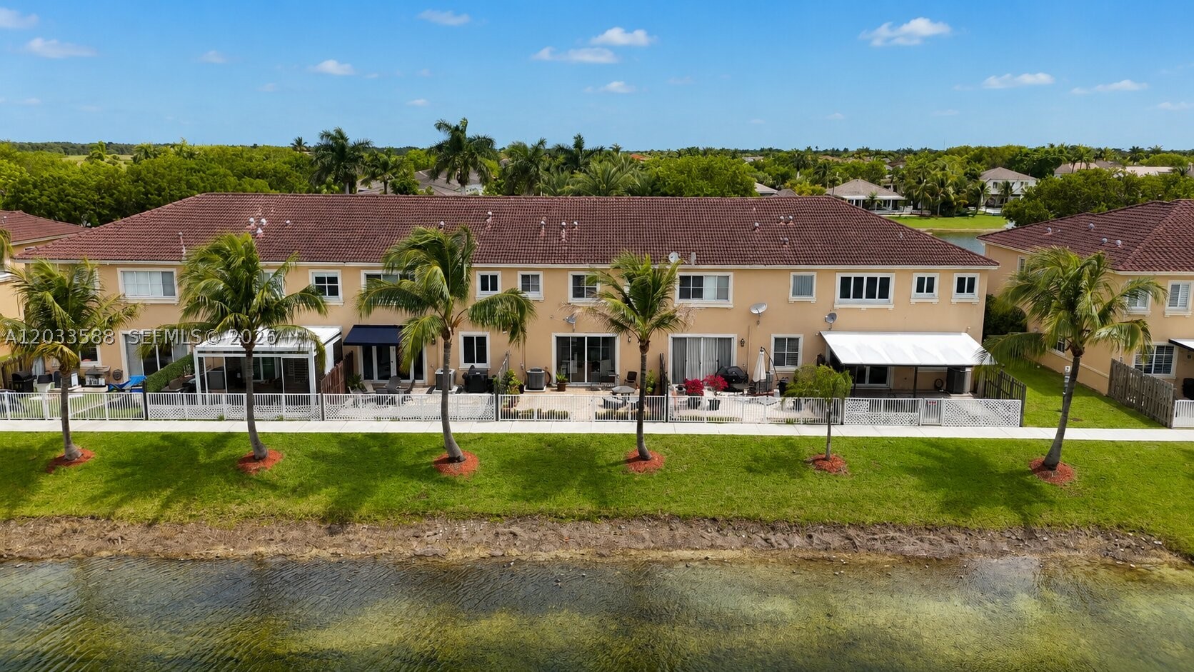 SUNSET LAKE TOWNHOMES - Residential