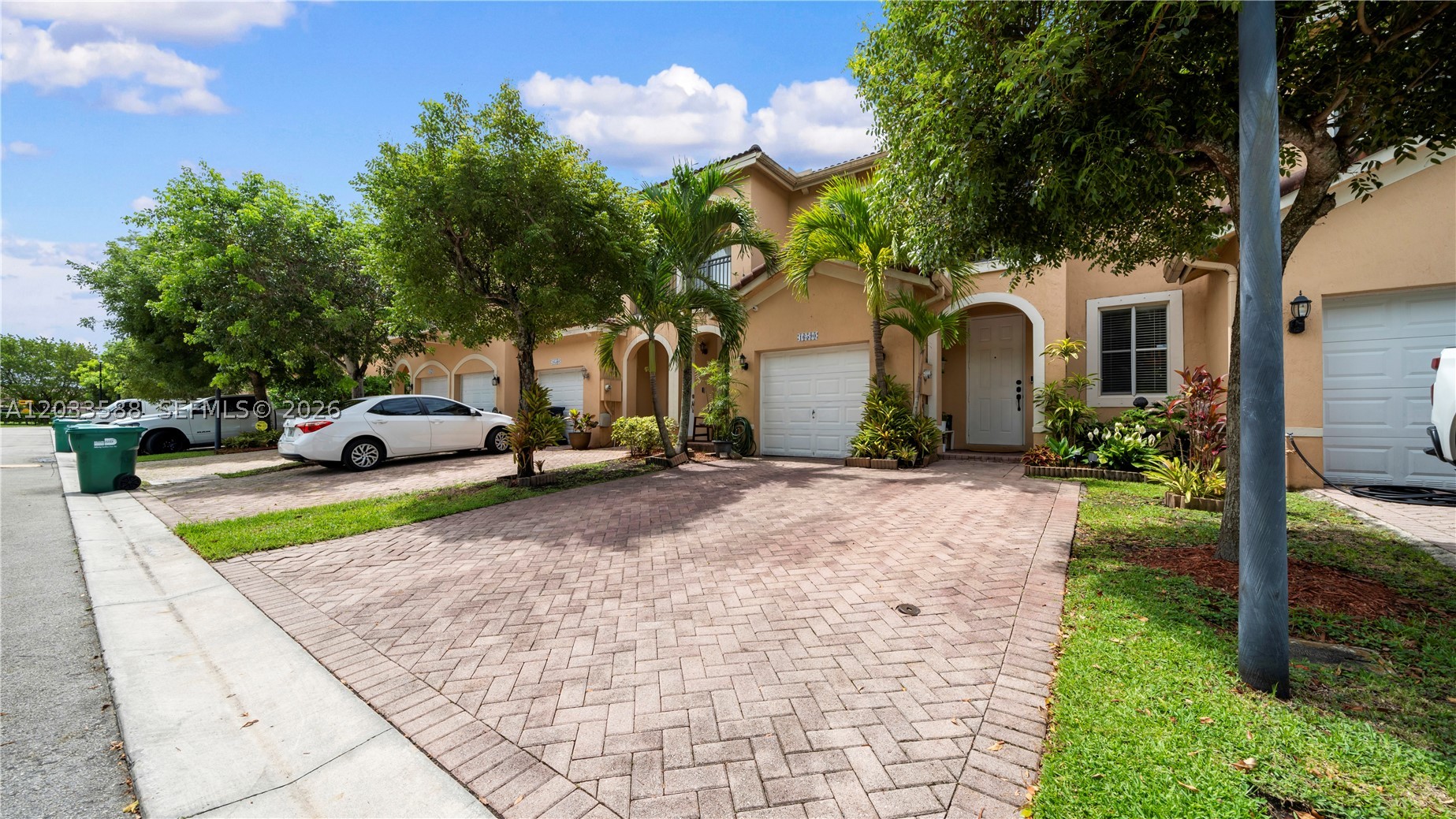 SUNSET LAKE TOWNHOMES - Residential