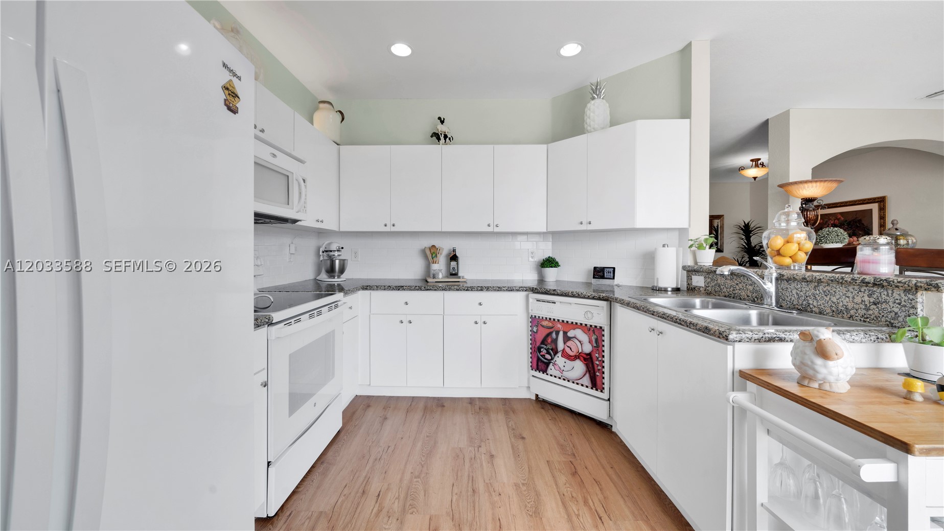 SUNSET LAKE TOWNHOMES - Residential