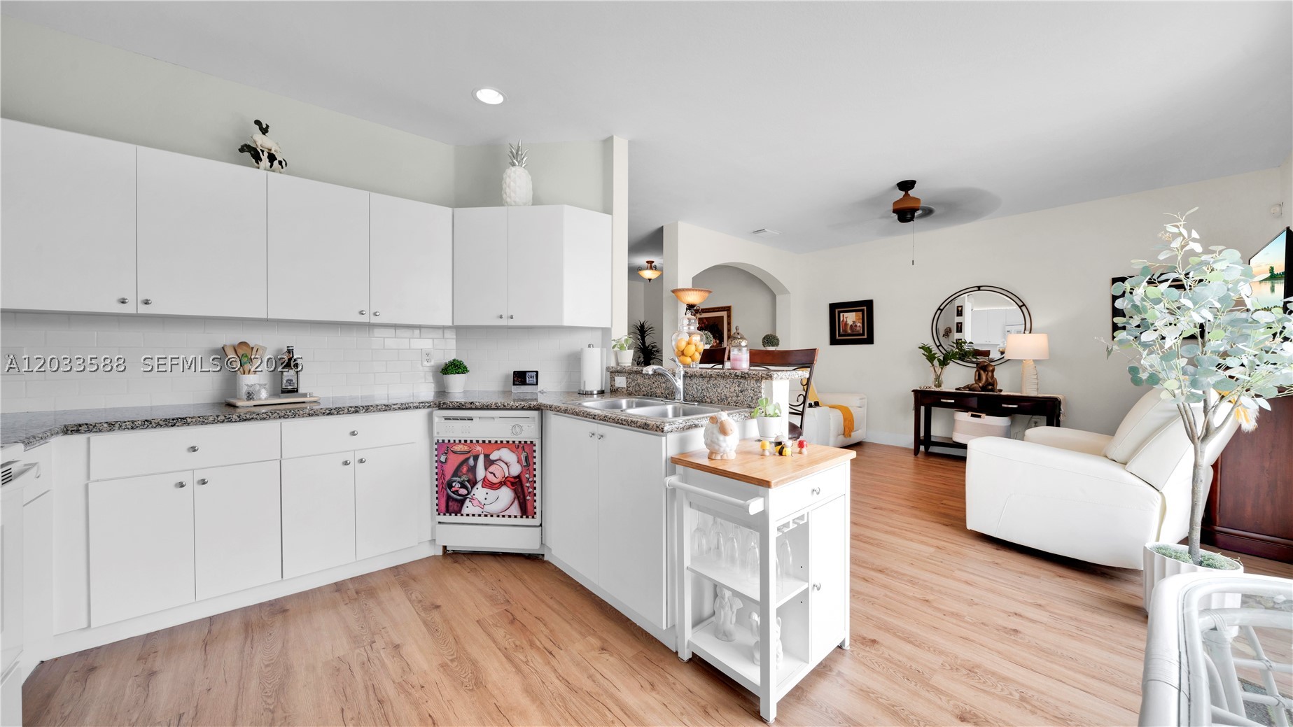 SUNSET LAKE TOWNHOMES - Residential