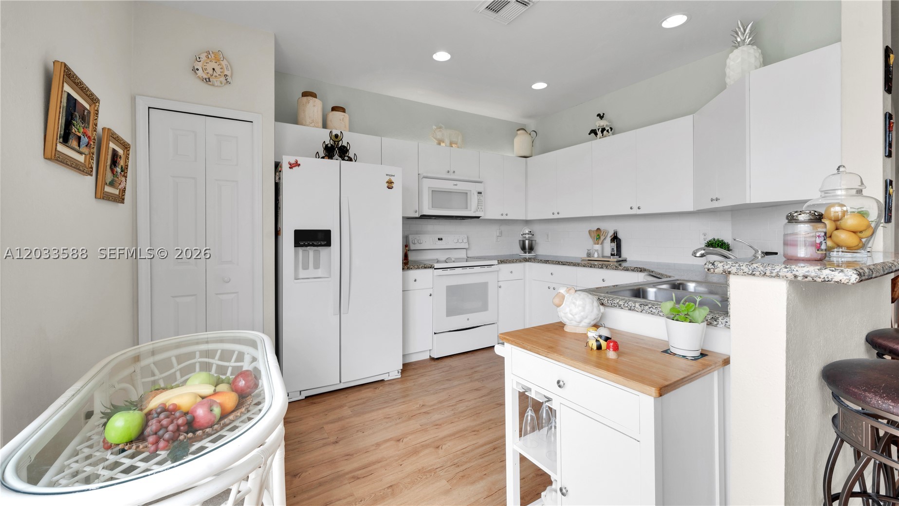 SUNSET LAKE TOWNHOMES - Residential