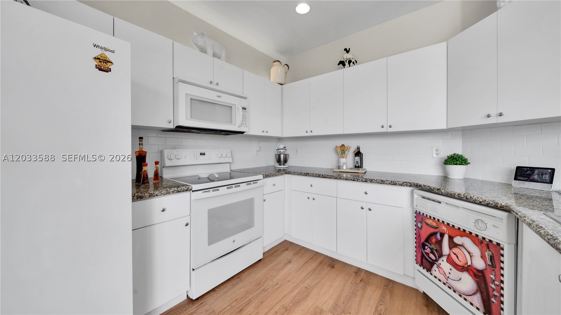 SUNSET LAKE TOWNHOMES - Residential